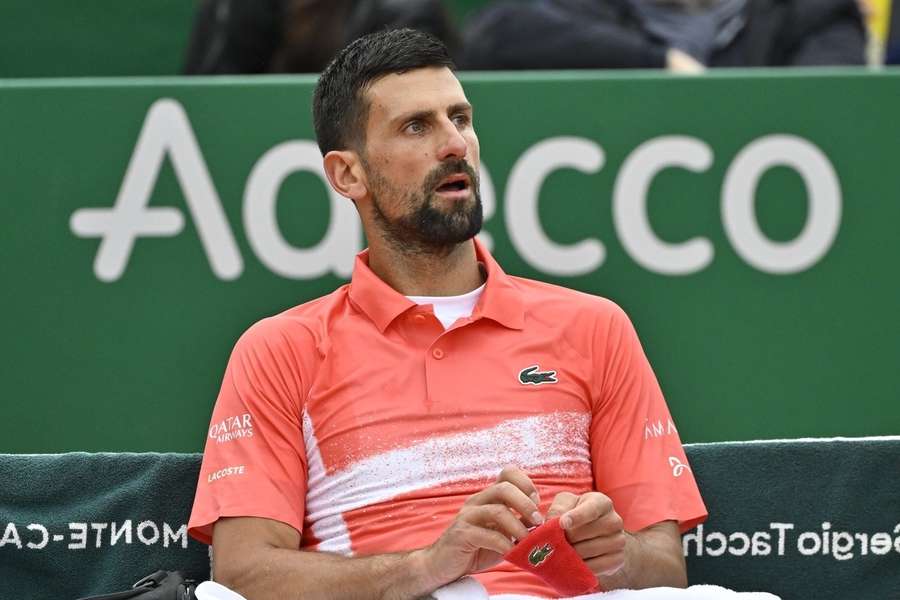 Novak Djokovič podle posledních informací stále neodletěl do New Yorku.