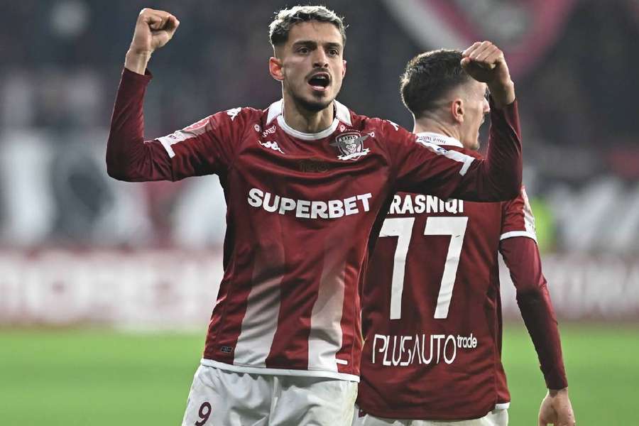 Albion Rrahmani sărbătorește un gol în meciul cu Hermannstadt