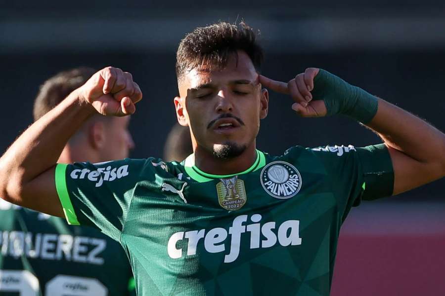 Menino abriu o marcador com um golaço no primeiro tempo