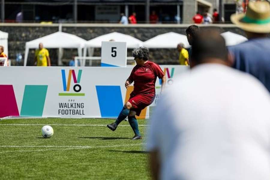 Acordo para promover futebol para maiores de 50