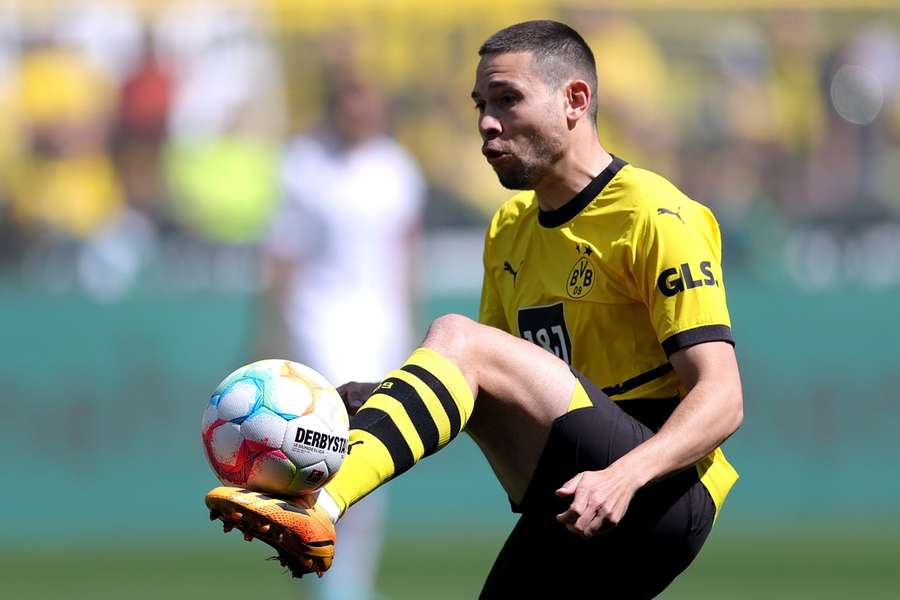 Raphaël Guerreiro in actie voor Borussia Dortmund