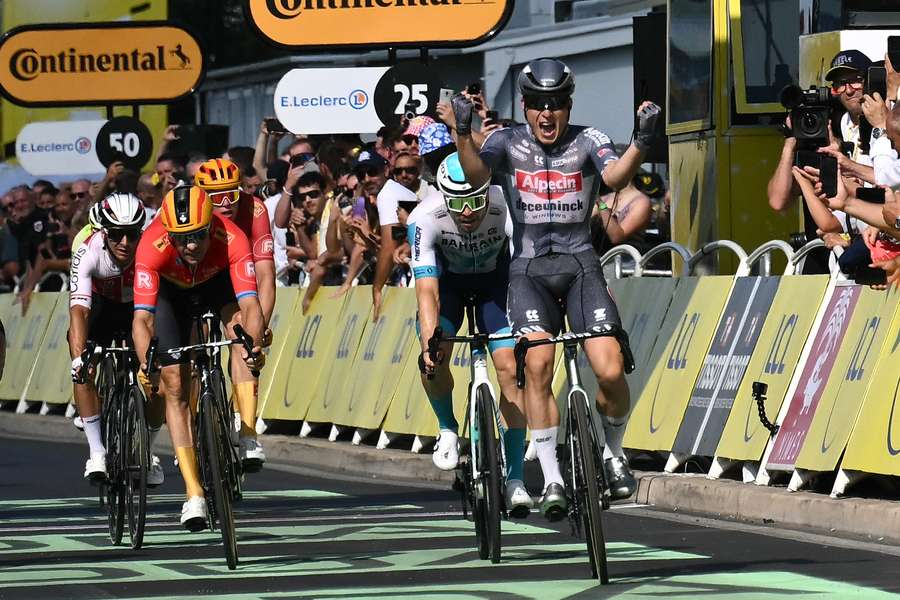 Jasper Philipsen gewinnt die 16. Etappe der Tour de France.