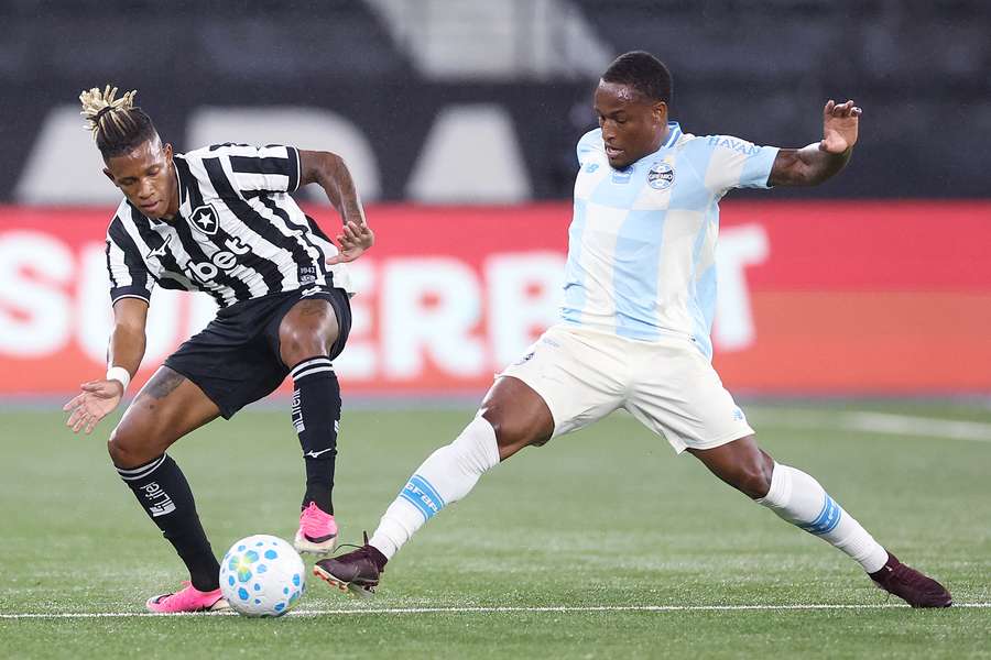 Danilo fez logo dois para afastar seca de gols Danilo fez logo dois para afastar seca de gols