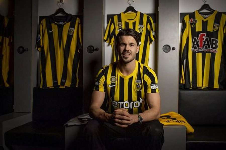 L’ancien milieu de terrain de Chelsea Van Ginkel annonce sa retraite