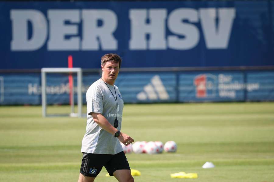 HSV-Cheftrainer Merlin Polzin beim Trainingsauftakt