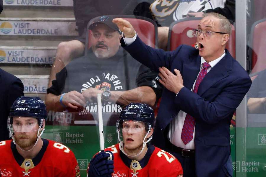 Paul Maurice má pred sebou jubilejný duel v pozícii trénera.