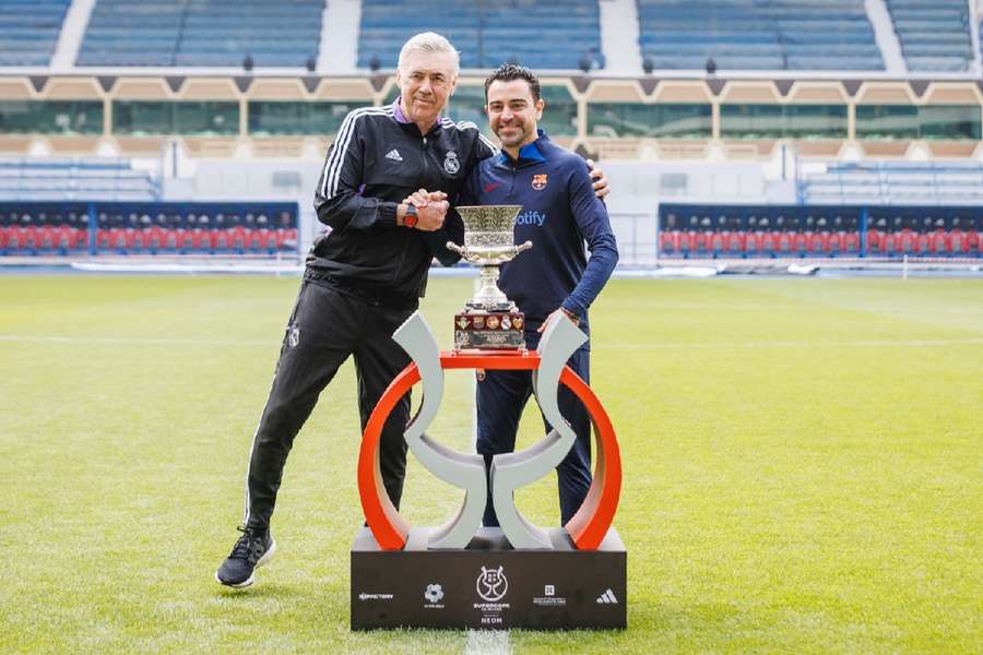 Ancelotti y Xavi, cordialidad antes de la final de la Supercopa de España