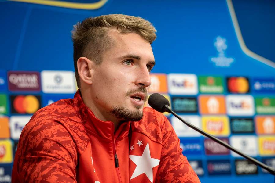 Michal Sadílek na tiskové konferenci před zápasem s Bilbaem.