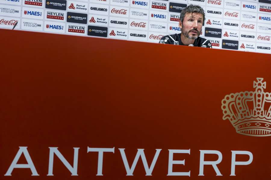 Antwerp-trainer Mark van Bommel heeft de titelkansen niet meer in eigen hand