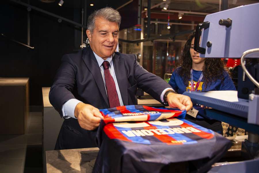Laporta trebuie să rezolve cât mai repede lipsa de venituri a clubului Laporta trebuie să rezolve cât mai repede lipsa de venituri a clubului