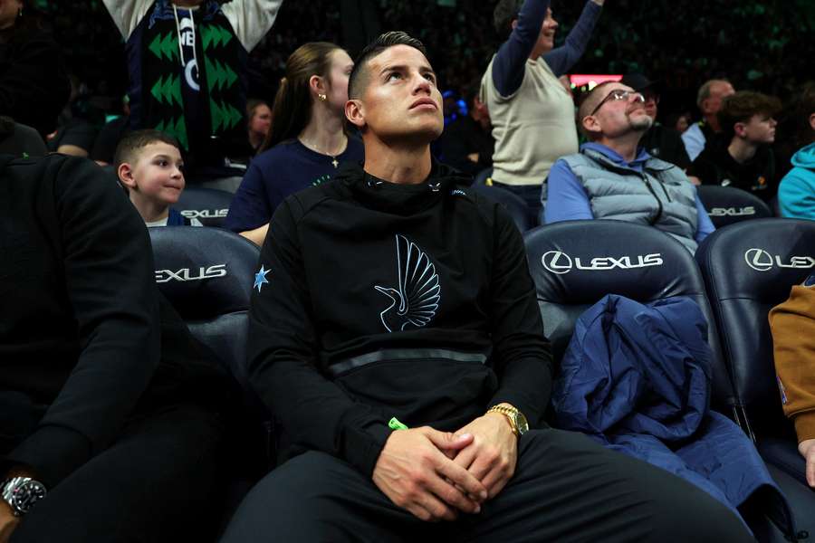 James, durante un partido de la NBA como espectador