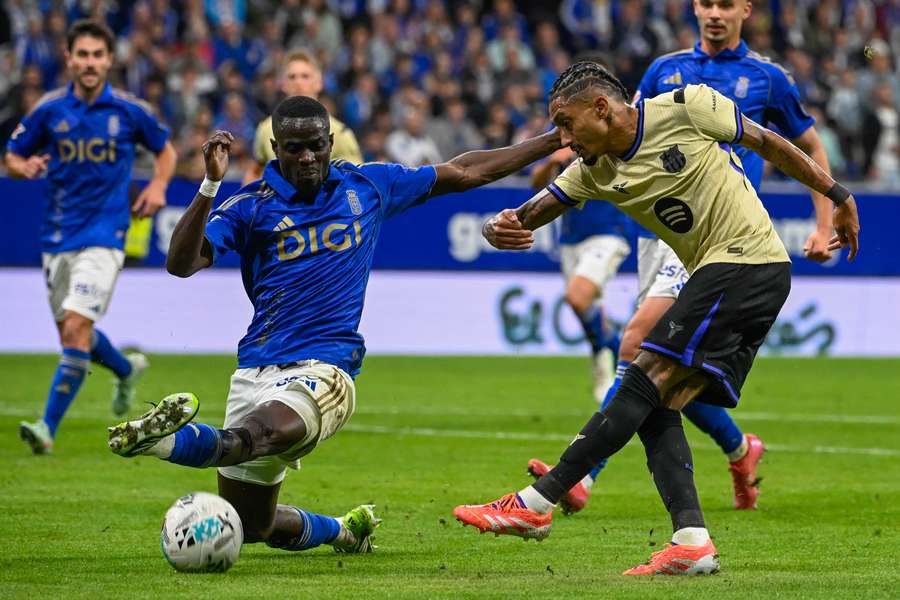 Raphinha lanza ante la oposición de Bailly