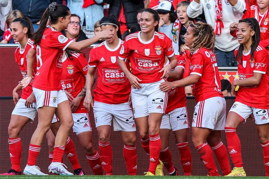 Benfica é tricampeão nacional