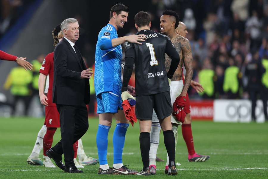 "You'll Never Walk Alone" soou no Bernabéu num gesto de homenagem do Real ao Liverpool