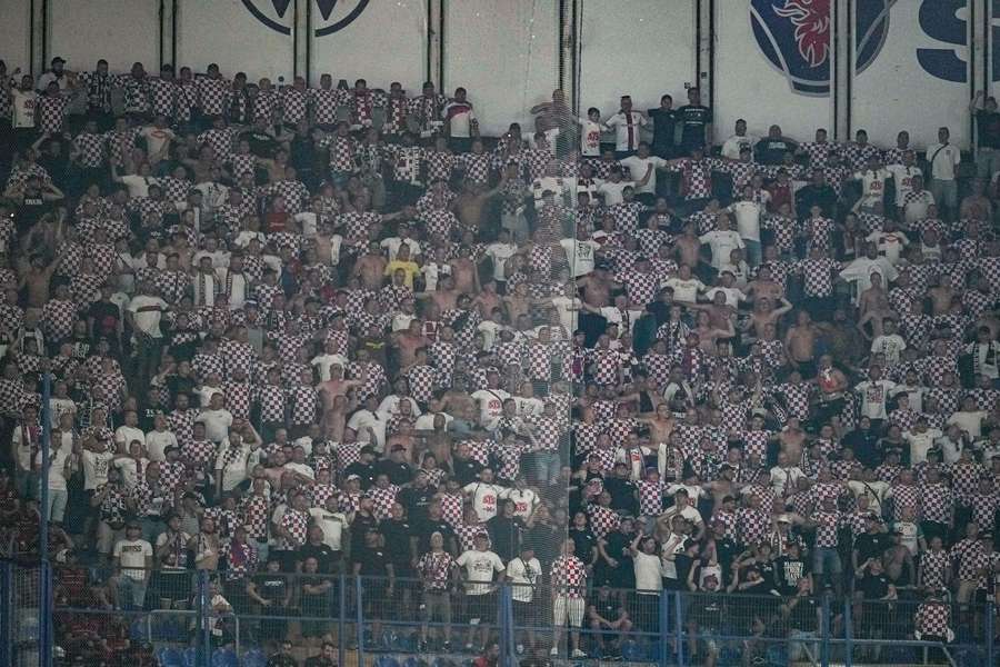 Górnik musi zapłacić, a nad jego kibicami wisi zakaz - to kara UEFA za zajścia w Stambule