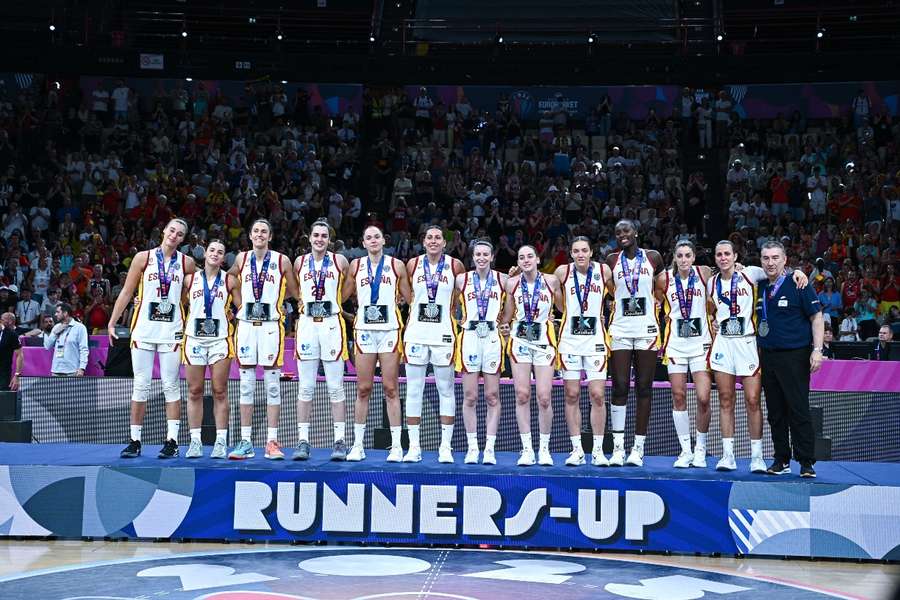 La selección española, con la medalla de plata en el Eurobasket 2025 La selección española, con la medalla de plata en el Eurobasket 2025