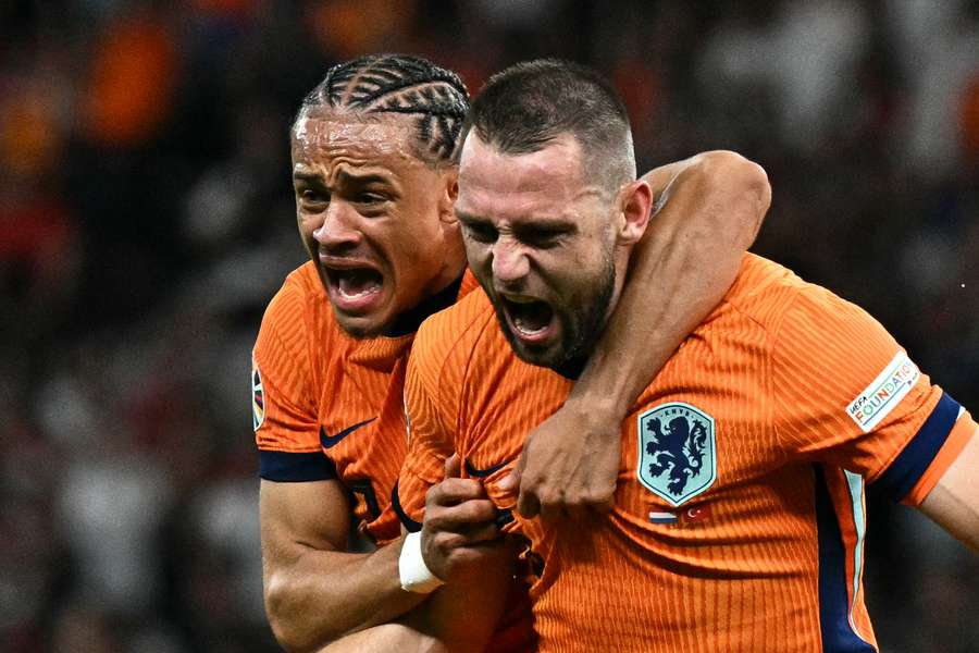 Holanda virou sobre a Turquia nas quartas de final da Euro