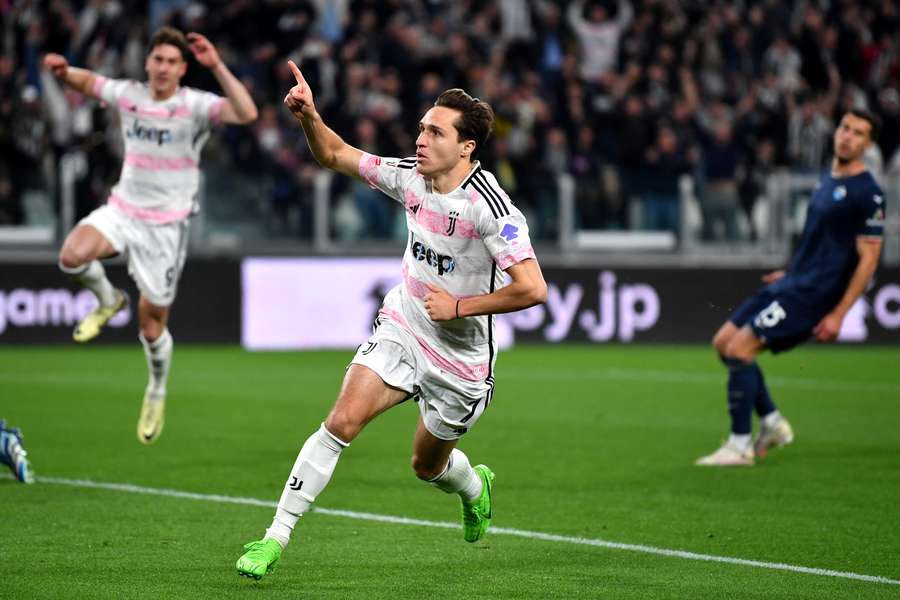 Federico Chiesa celebra il gol alla Lazio in Coppa Italia
