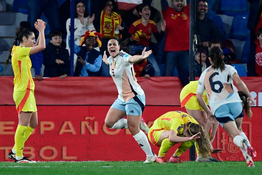 Cristina Martin-Prieto célébrant son but.