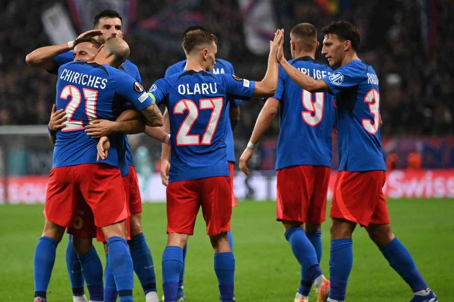 FCSB-iștii sărbătoresc un gol