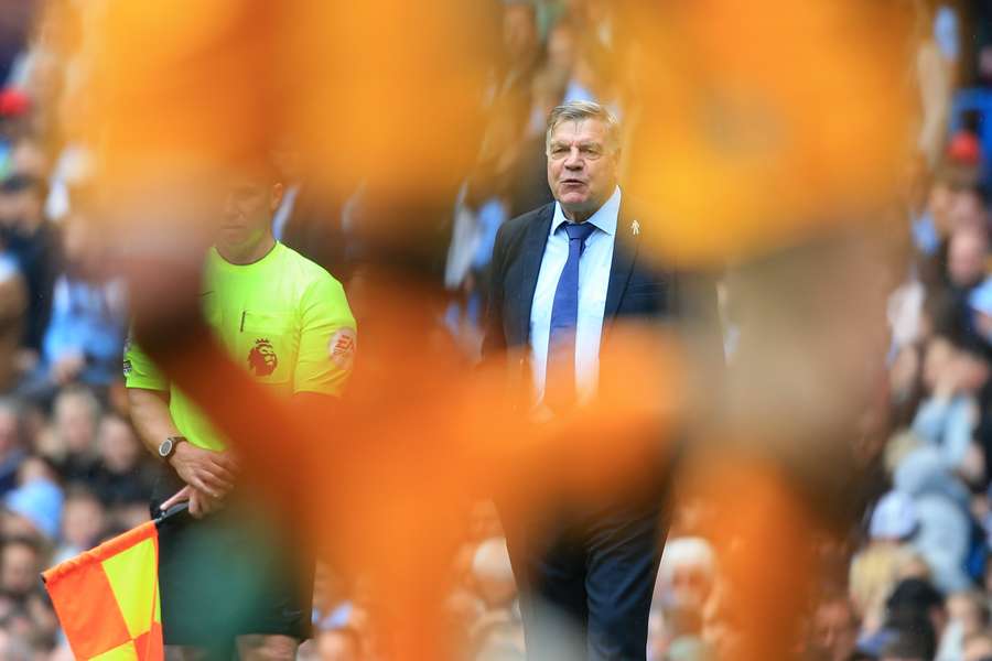 Leeds United's English head coach Sam Allardyce (C) reacts during the English Premier League football match between Manchester City and Leeds