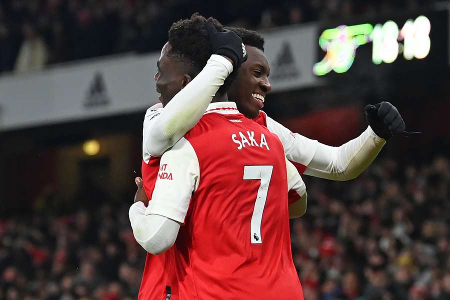 Arsenal fejrer deres sejrsmål i de sidste sekunder