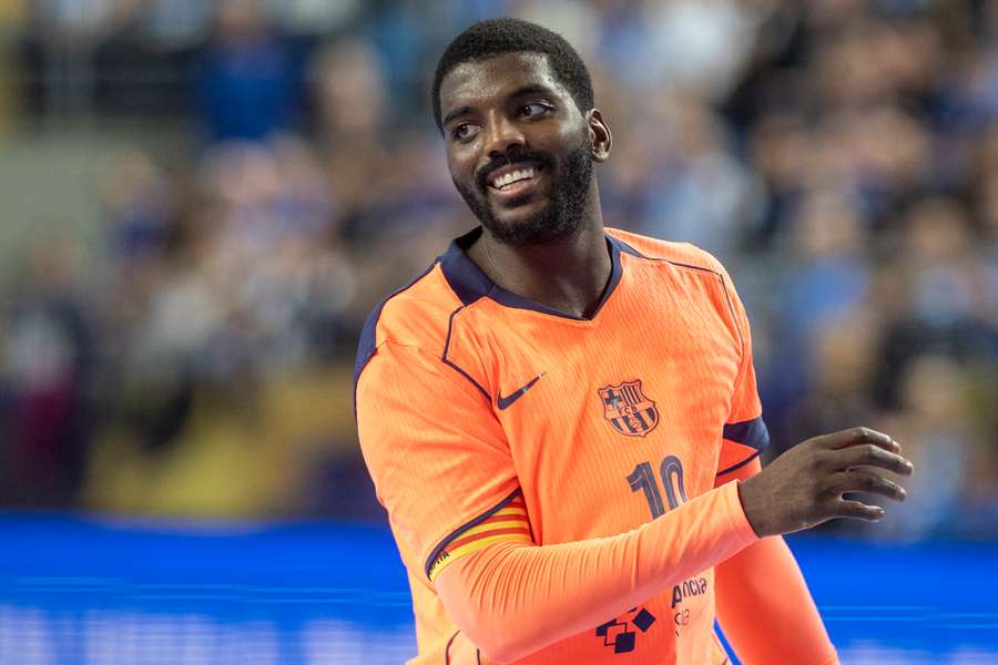 Dika Mem avec Barcelone en Ligue des champions.