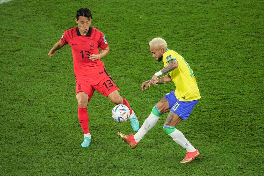 Son Jun-ho in duel met Neymar op het WK in Qatar