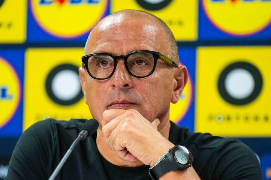 Calzona is out of Slovakia's bench.