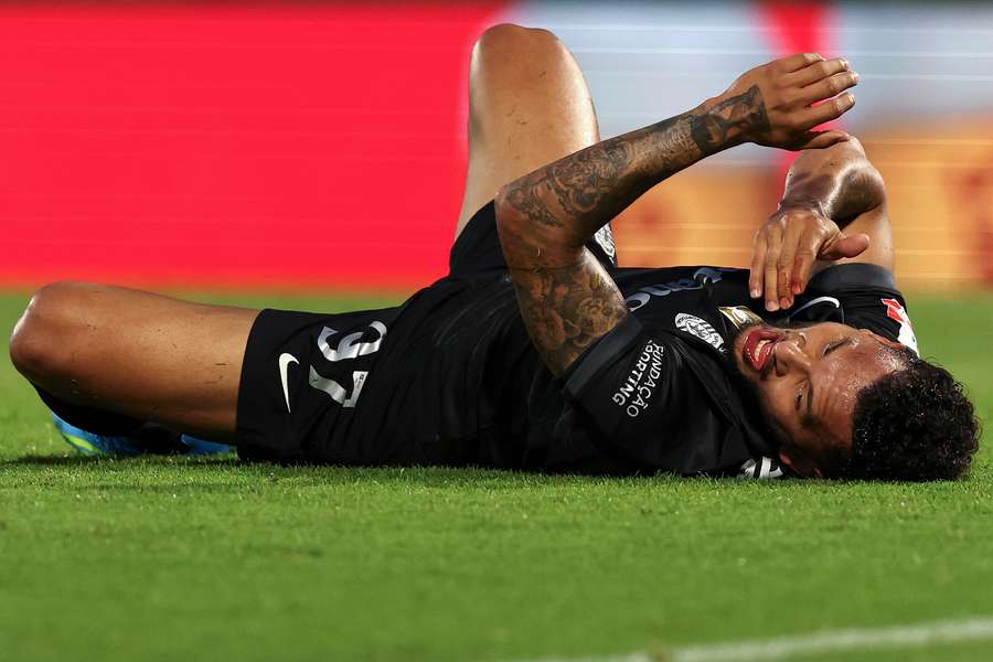 Luis Suárez ficou a sangrar na primeira parte