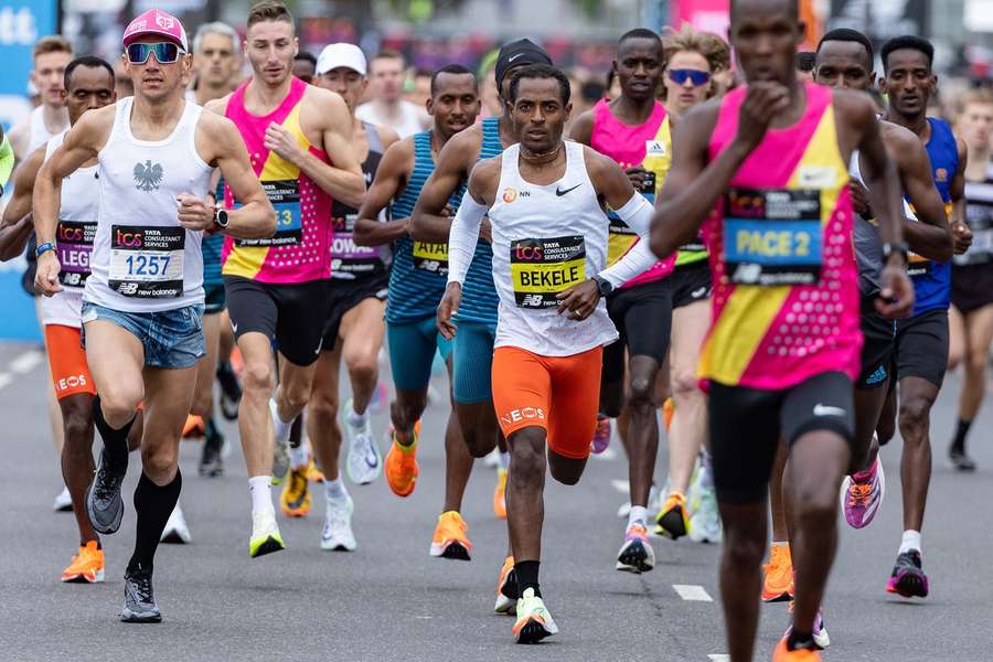 Kenenisa Bekele durante el Maratón de Londres 2022