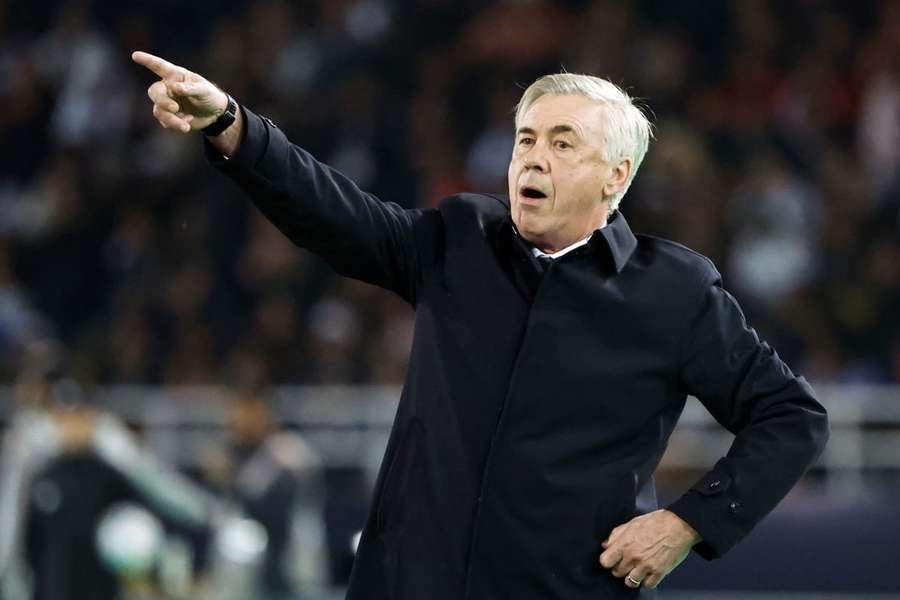 Ancelotti, dând indicații jucătorilor