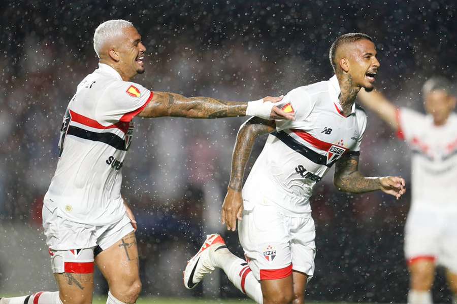 Luciano e Diego Costa garantiram a vitória do São Paulo