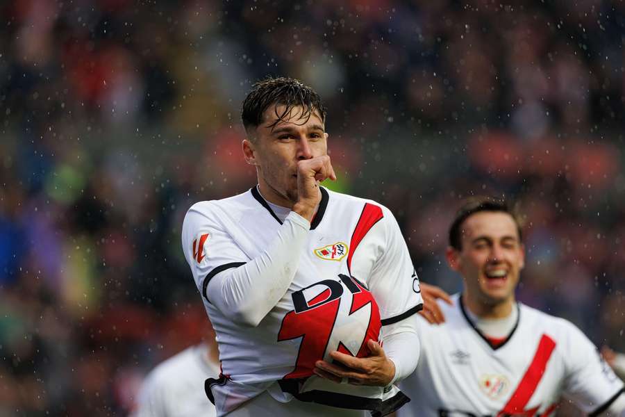 Andrei Rațiu este om de bază la Rayo Vallecano