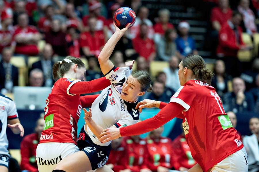 Danske håndboldkvinder lider ufatteligt bittert nederlag i VM-semifinale efter flot præstation