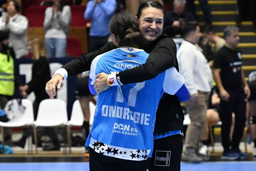 Elizabeth Omoregie și Cristina Neagu