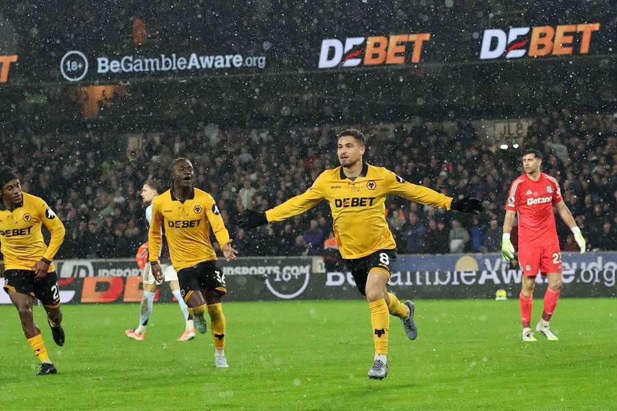 Napoli ready to try again for Wolves midfielder Gomes Napoli ready to try again for Wolves midfielder Gomes