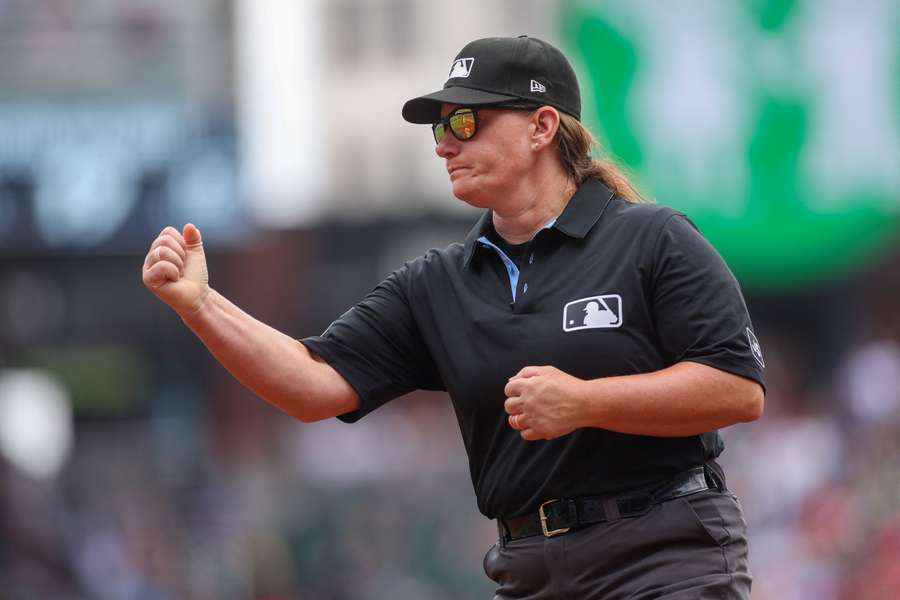 Jen Pawol, la primera mujer en arbitrar en la MLB