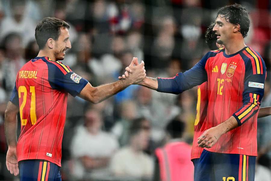 Oyarzabal festeggia il gol con Pubill