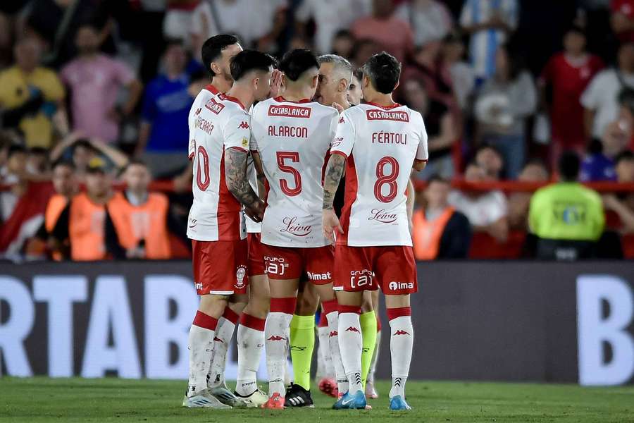 Huracán sigue soñando.