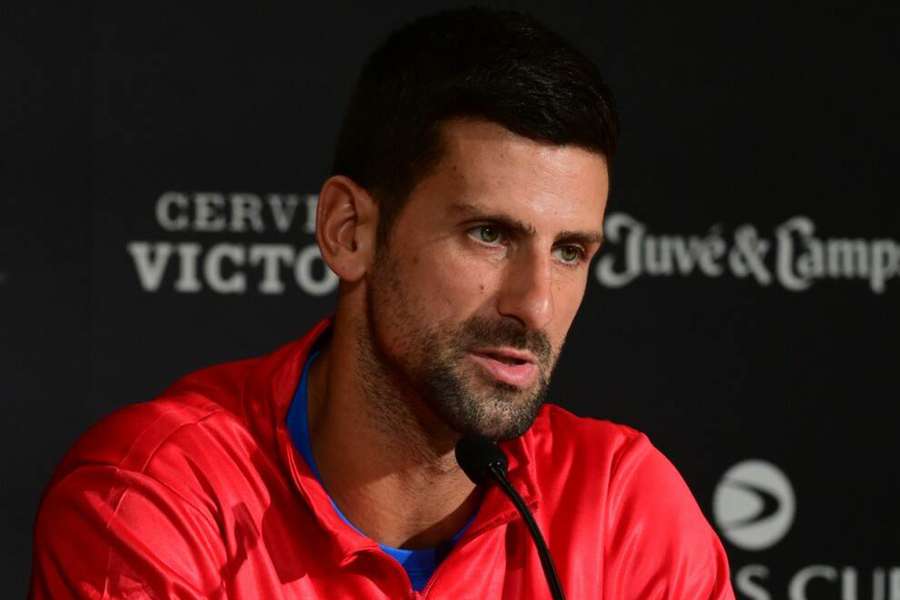 Novak Djokovic defendeu Carlos Alcaraz na quinta-feira por ter faltado aos jogos da Taça Davis desta semana