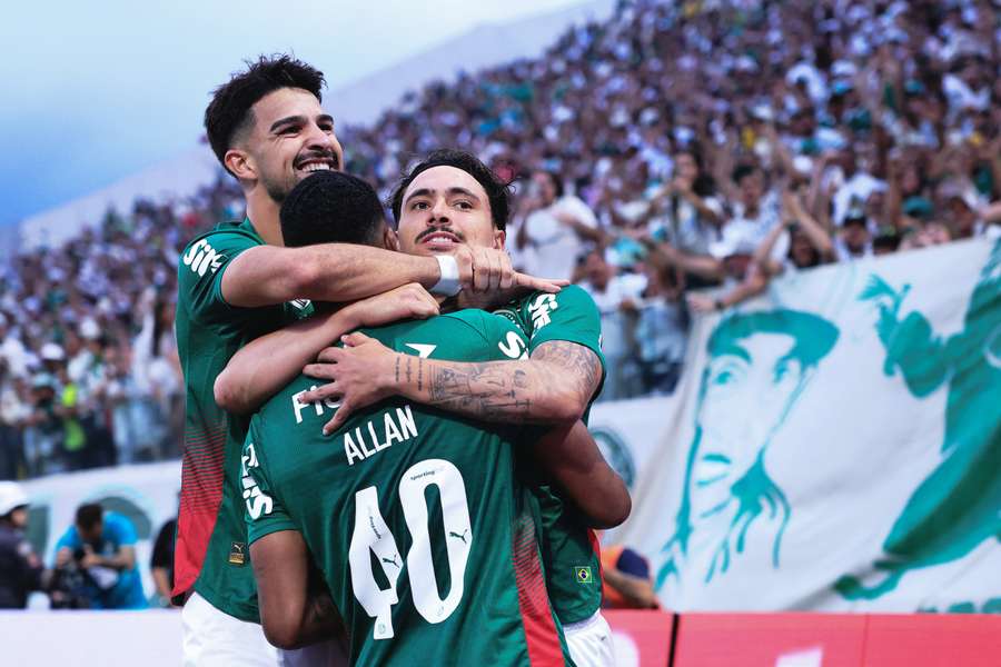 Palmeiras dominou o Choque-Rei e voltou ao caminho das vitórias Palmeiras dominou o Choque-Rei e voltou ao caminho das vitórias
