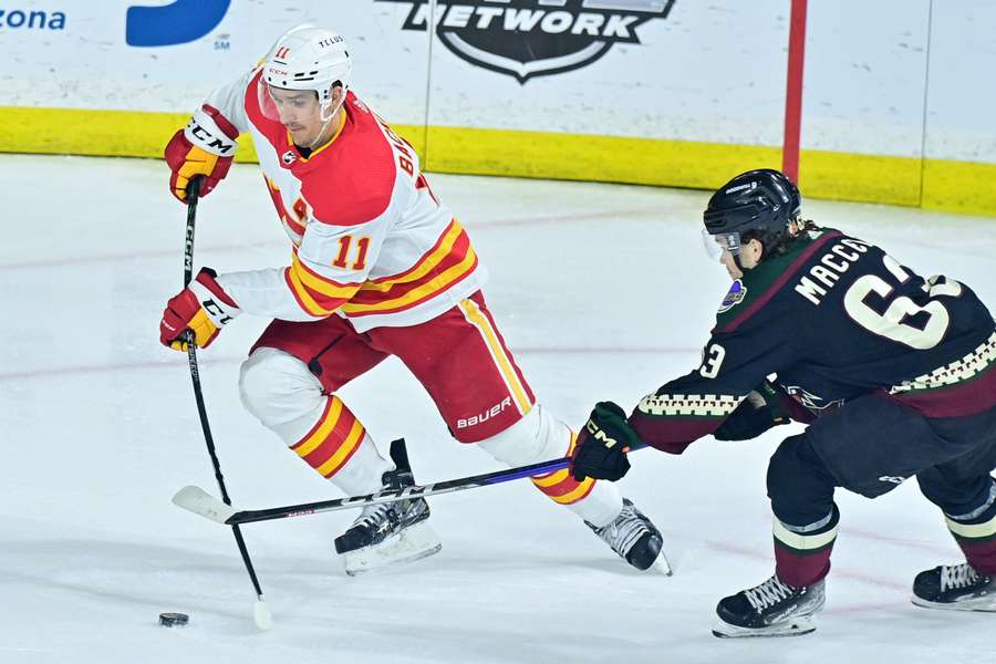 Flames centre Mikael Backlund shoots the puck