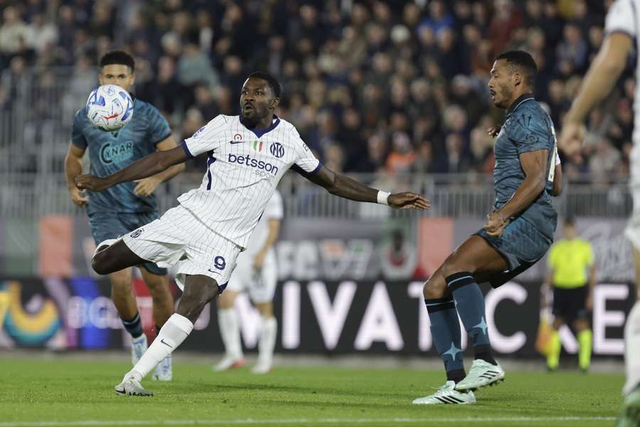 Serie A etapa #9 | Inter redevine lider în Serie A după ce lanterna roșie Venezia înscrie de două ori în proprie poartă Serie A etapa #9 | Inter redevine lider în Serie A după ce lanterna roșie Venezia înscrie de două ori în proprie poartă