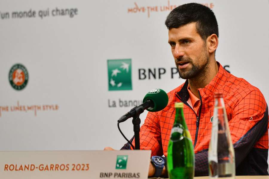 Novak Djokovic fortryder ikke sin kommentar om konflikten i Kosovo.