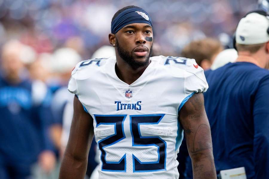 Hassan Haskins durante um jogo com os Titans