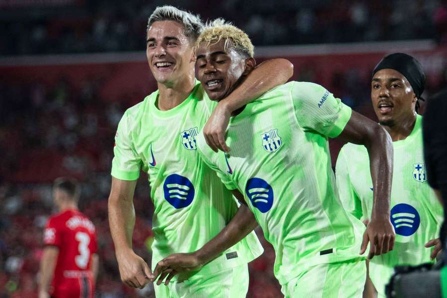 Lamine celebra junto a Gavi