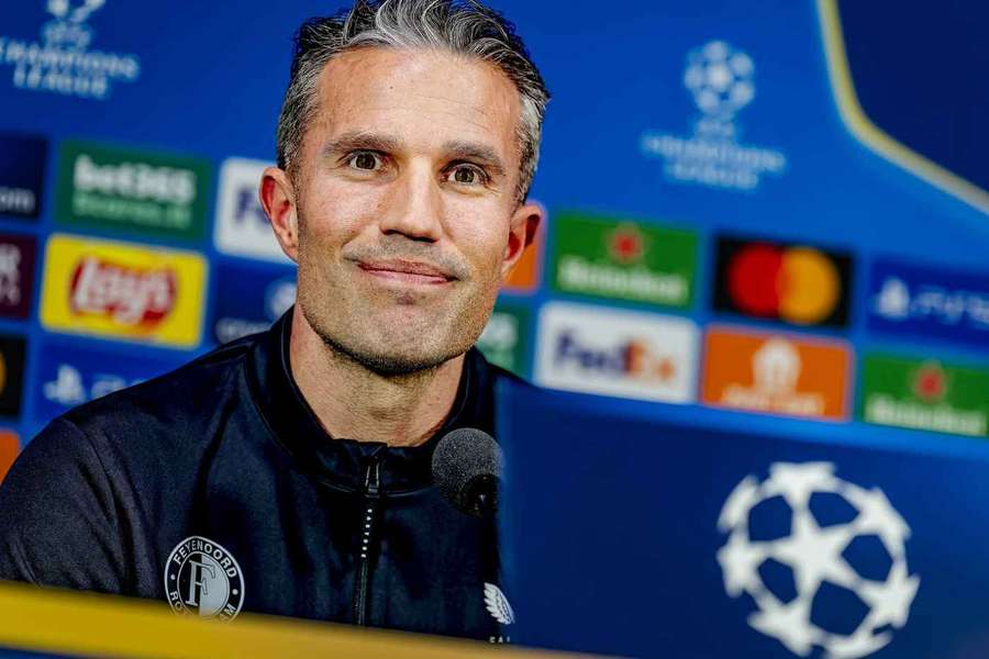 Robin van Persie počas tlačovej konferencie.