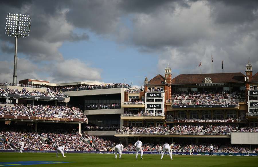 Australia's Pat Cummins and Steve Smith inch Australia closer to England's total after tea