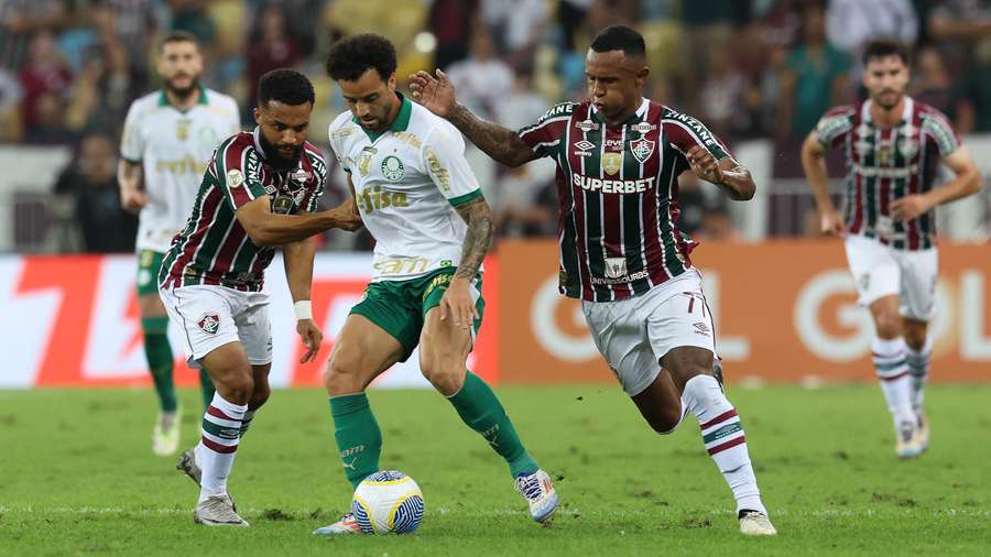 Palmeiras e Fluminense fazem jogo que pode valer título e rebaixamento